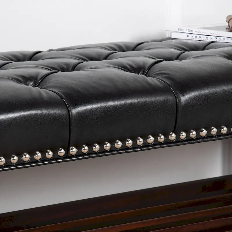 Banc de bout de lit capitonné avec garniture cloutée et étagère de rangement