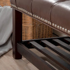 Banc de bout de lit capitonné avec garniture cloutée et étagère de rangement