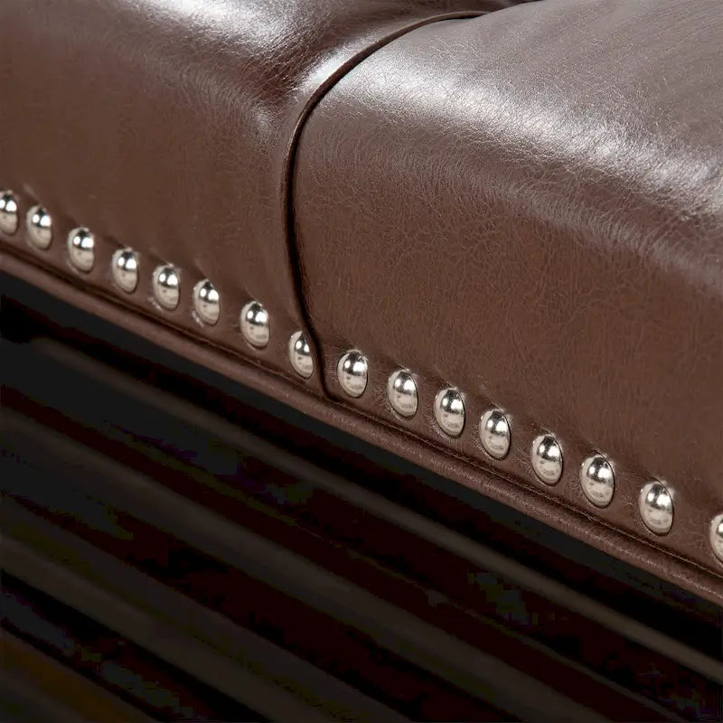 Banc de bout de lit capitonné avec garniture cloutée et étagère de rangement