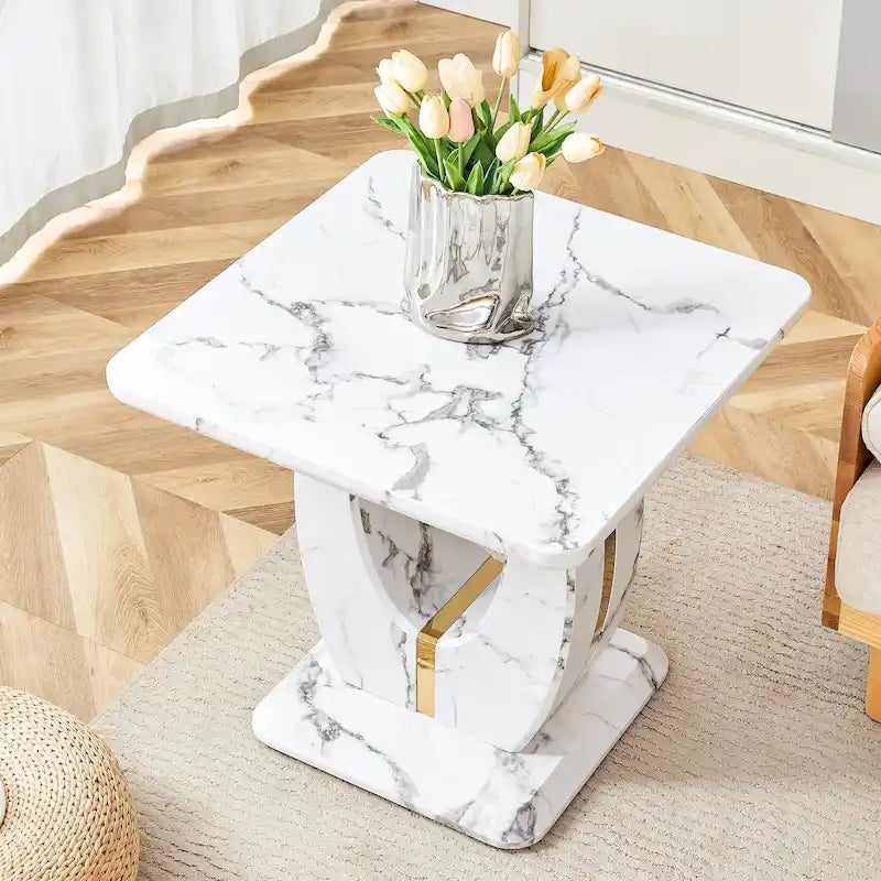 Table basse carrée de 60 cm avec bandes de pieds dorées