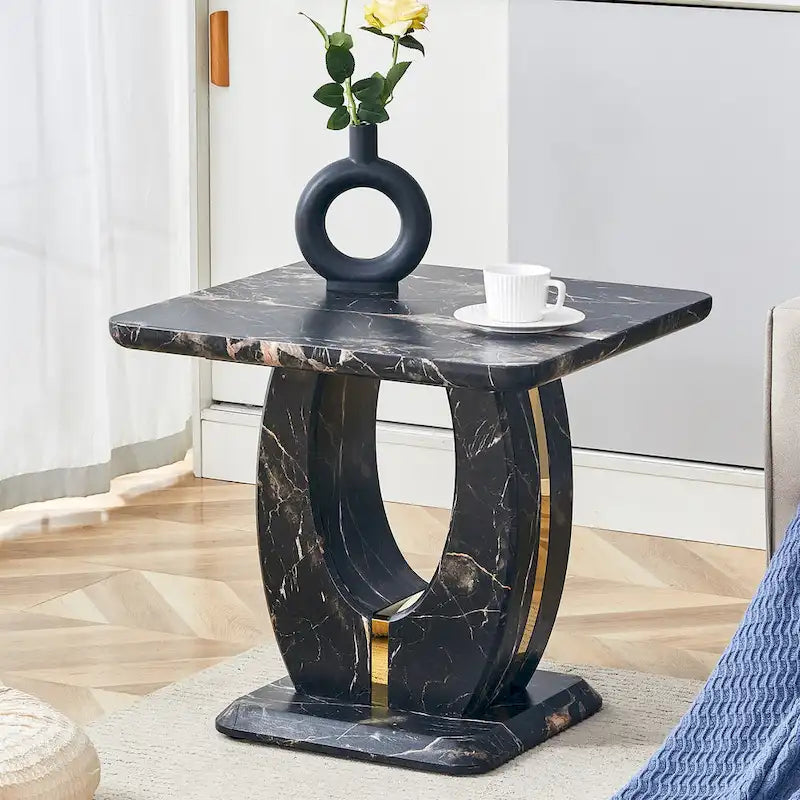 Table basse carrée de 60 cm avec bandes de pieds dorées