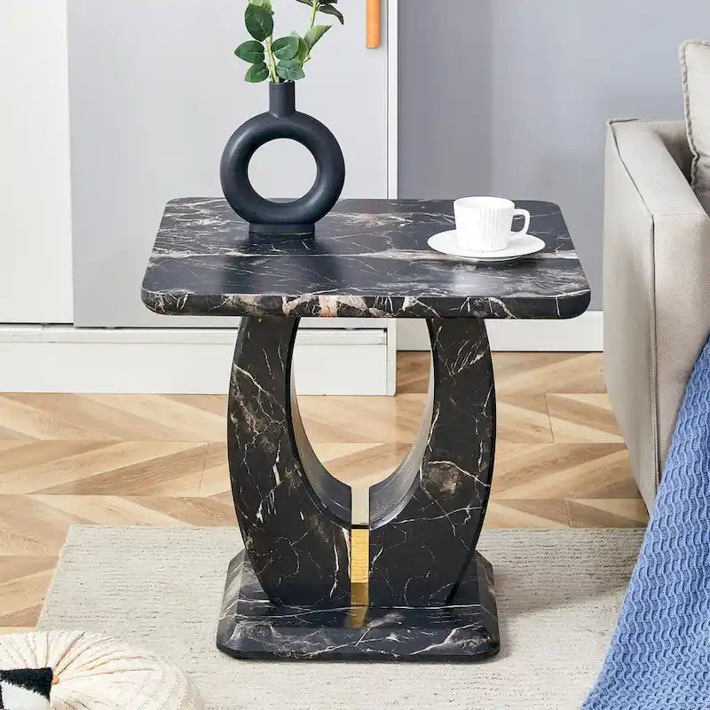 Table basse carrée de 60 cm avec bandes de pieds dorées