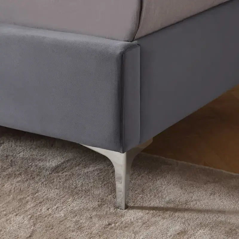 Cadre de lit plateforme rembourré en velours Queen Size avec pieds en métal de 15 cm