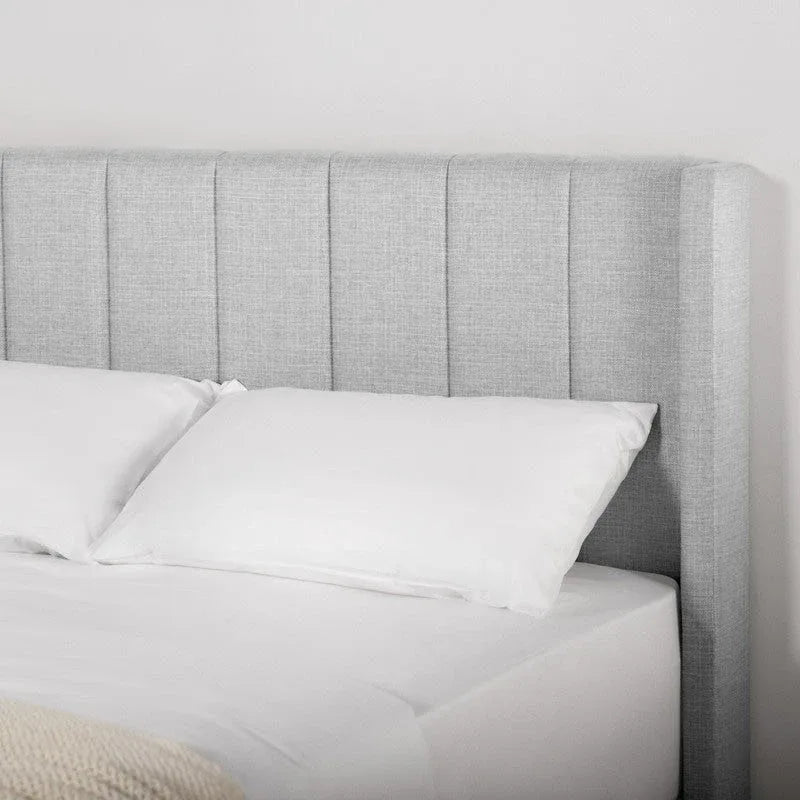Lit plateforme capitonné avec tête de lit à capitonnage en canaux