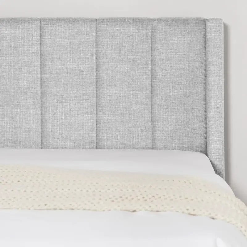 Lit plateforme capitonné avec tête de lit à capitonnage en canaux