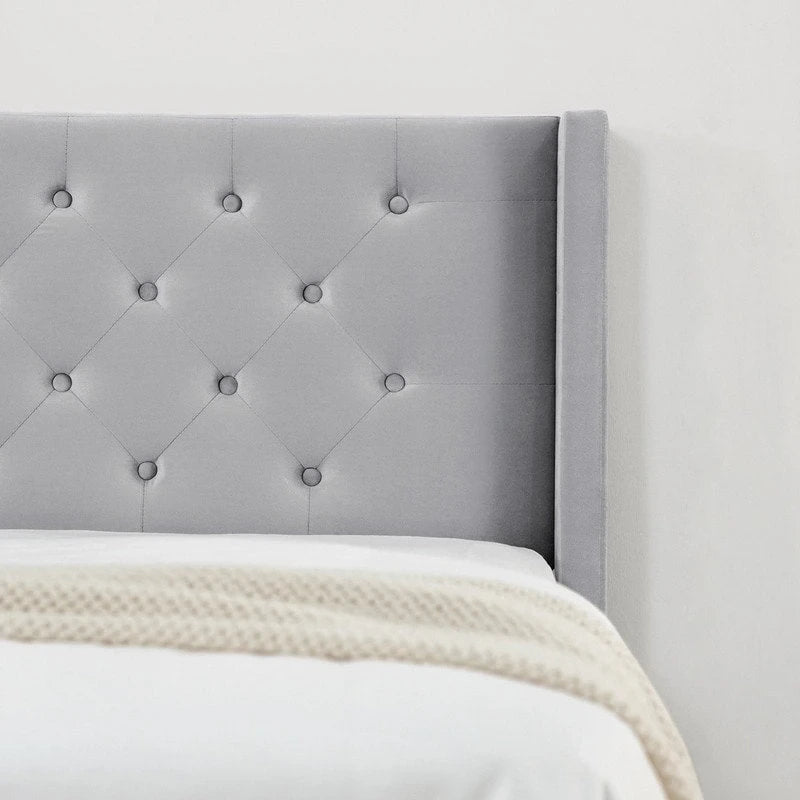 Lit plateforme capitonné avec tête de lit à capitonnage en canaux