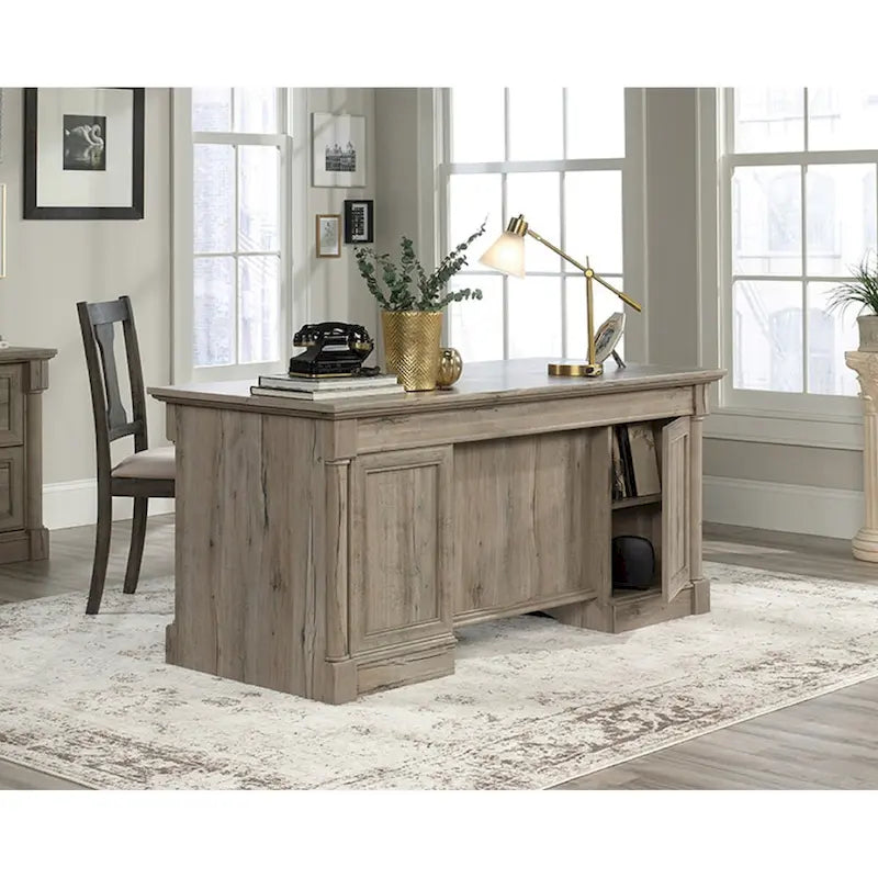 Bureau de direction avec grande surface de travail