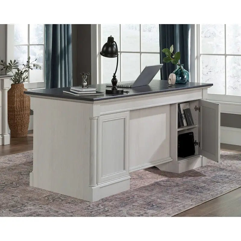 Bureau de direction avec grande surface de travail